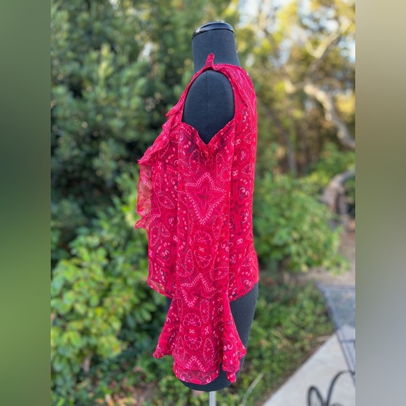 NWT Hollister cold-shoulder bell sleeve blouse - size S - Picture 3 of 5